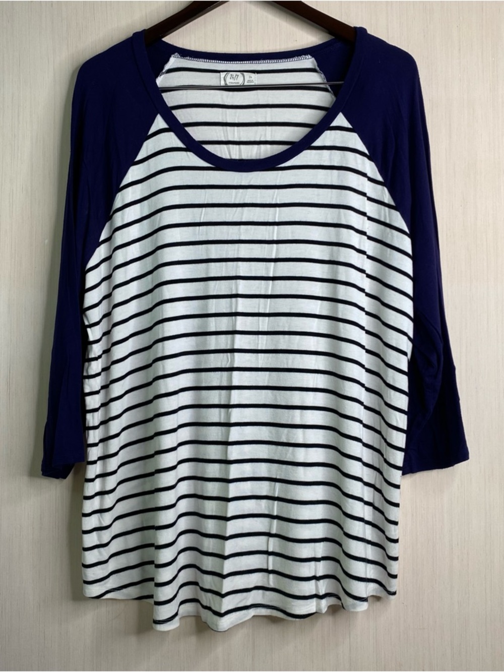 Maurices 24/7 Women’s White/Black Striped Raglan Sleeve Tee Lightweight 2X